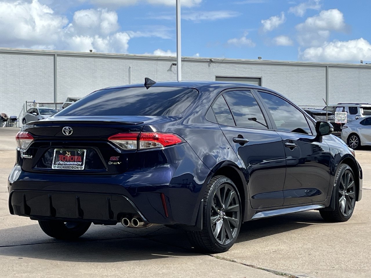 Used 2026 Toyota Corolla SE w/ SE Premium Package FWD image 4