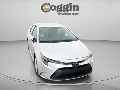 Used 2026 Toyota Corolla LE w/ LE Premium Package FWD image 28