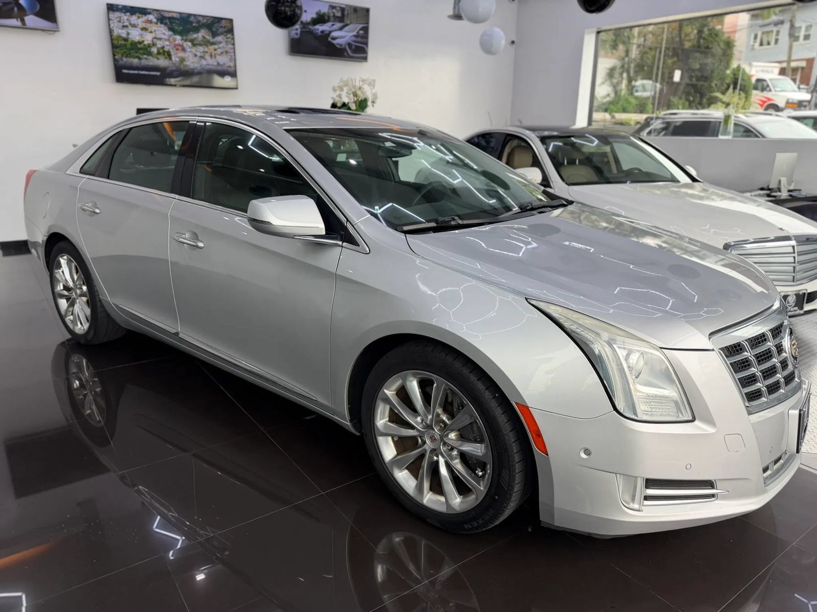 Used 2014 Cadillac XTS Luxury FWD image 2