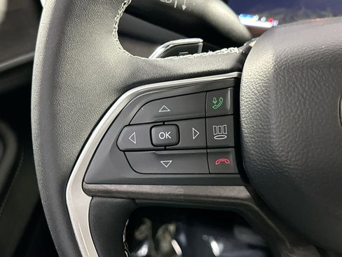 Used 2025 Jeep Grand Cherokee Limited w/ Luxury Tech Group II image 20