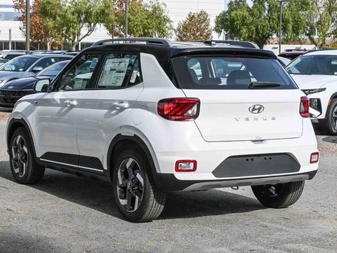 New 2026 Hyundai Venue SEL FWD image 7