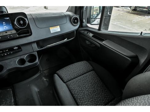 Used 2025 Mercedes-Benz Sprinter 2500 image 7
