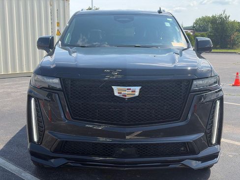 Used 2023 Cadillac Escalade ESV V AWD/4WD image 2