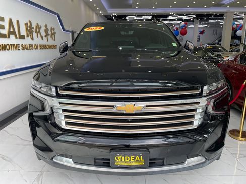 Used 2022 Chevrolet Suburban High Country w/ Premium Package AWD/4WD image 2
