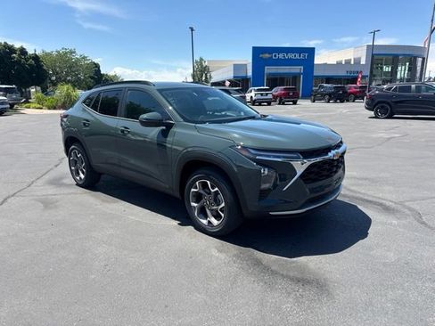 New 2026 Chevrolet Trax LT w/ LT Convenience Package FWD image 1