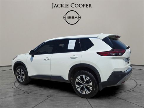 Used 2021 Nissan Rogue SV image 3