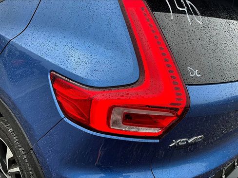 Used 2021 Volvo XC40 T5 R-Design w/ Climate Package image 29