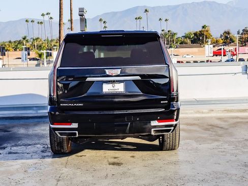 Used 2025 Cadillac Escalade Premium Luxury image 8