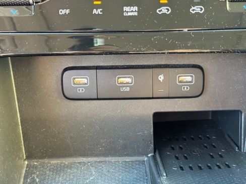 Used 2023 Kia Carnival SX Prestige FWD image 24
