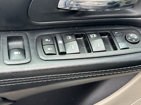 Used 2019 Dodge Grand Caravan SXT FWD image 13