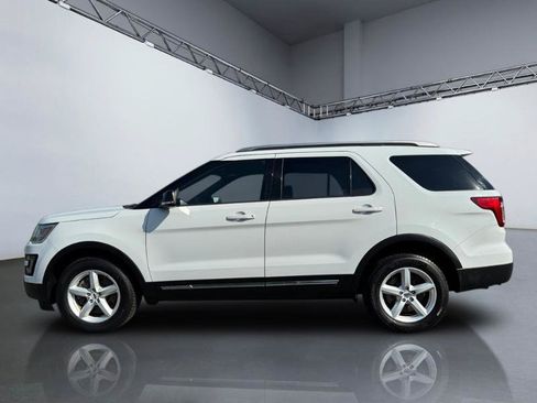 Used 2016 Ford Explorer XLT AWD/4WD image 2