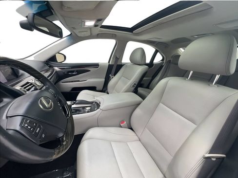 Used 2015 Lexus LS 460 w/ Ultra Luxury Package RWD image 20