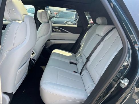 Used 2024 Cadillac Lyriq Luxury AWD/4WD image 25