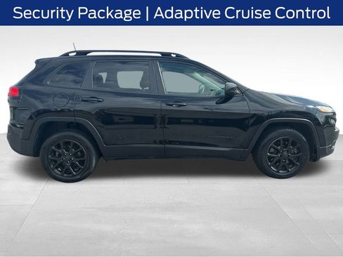 Used 2018 Jeep Cherokee Latitude w/ Cold Weather Group image 5