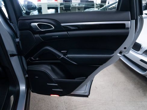 Used 2016 Porsche Cayenne AWD/4WD image 22