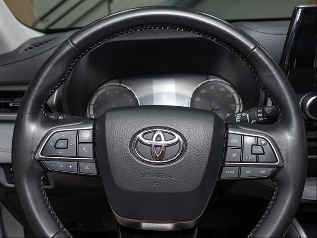 Used 2021 Toyota Highlander LE AWD/4WD image 13