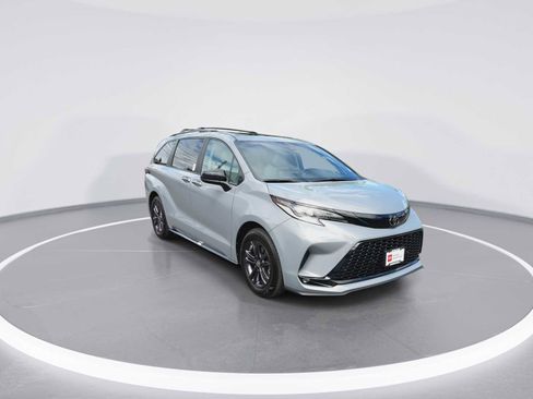 Certified 2026 Toyota Sienna XSE AWD/4WD image 2