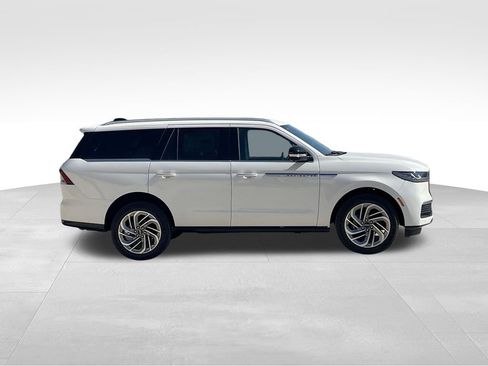 New 2026 Lincoln Navigator Reserve AWD/4WD image 6