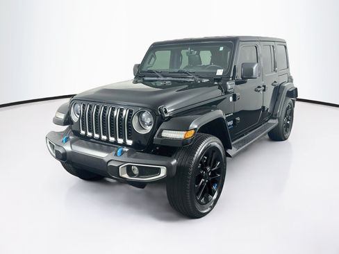 Used 2023 Jeep Wrangler Unlimited Sahara w/ Dual Top Group AWD/4WD image 3