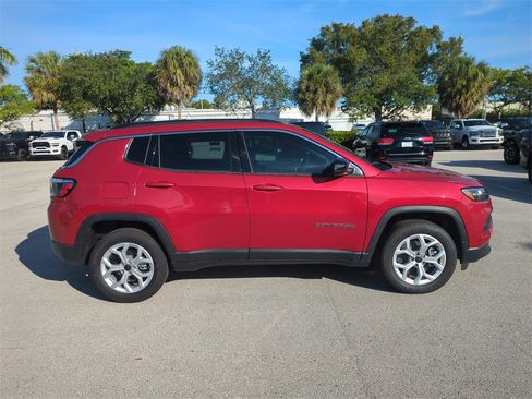 New 2025 Jeep Compass Latitude image 4