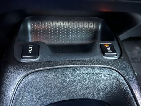 Used 2020 Toyota Corolla XSE image 32