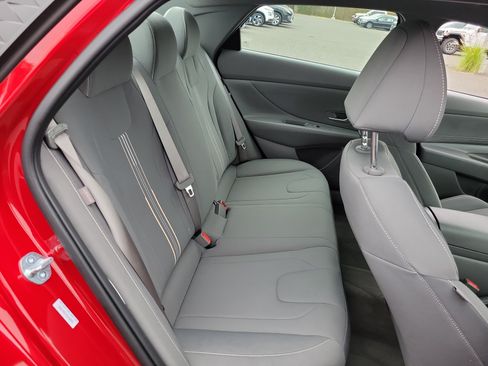 Certified 2025 Hyundai Elantra SEL FWD image 24