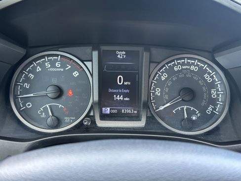 Used 2018 Toyota Tacoma TRD Sport w/ Technology Package image 41