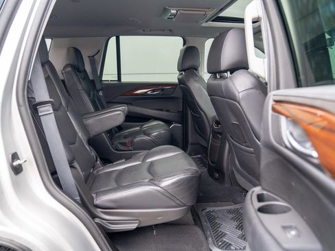 Used 2018 Cadillac Escalade Premium Luxury image 24