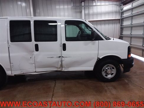 Used 2017 Chevrolet Express 2500 image 3
