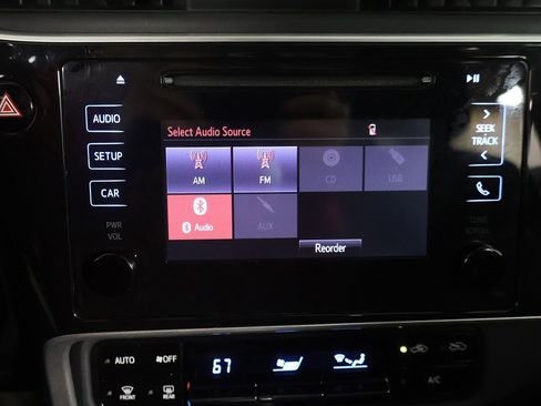 Used 2019 Toyota Corolla LE image 38