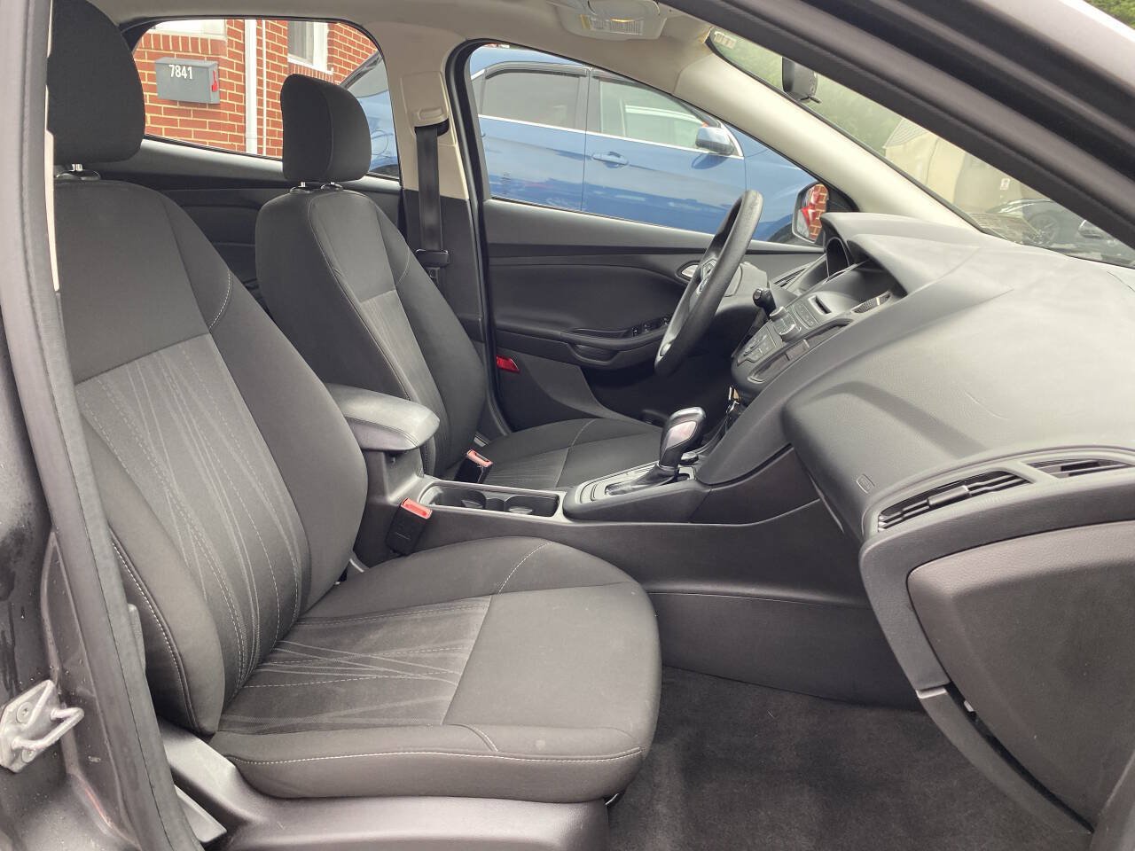 Used 2015 Ford Focus SE w/ Reverse Sensing Package FWD image 18