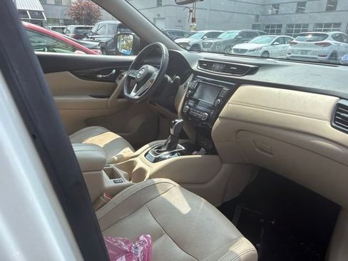 Used 2020 Nissan Rogue SL w/ Premium Package AWD/4WD image 13