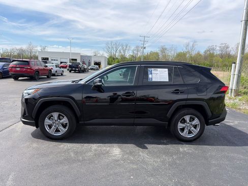 Used 2022 Toyota RAV4 XLE w/ Convenience Package image 3