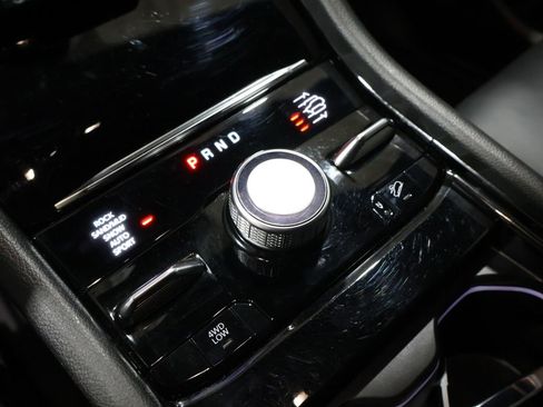 Used 2023 Jeep Grand Cherokee Overland w/ Luxury Tech Group IV image 28