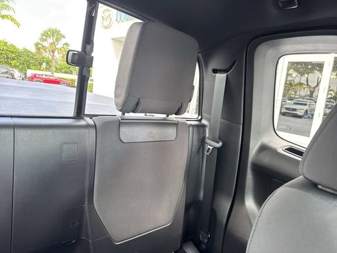 Used 2019 Toyota Tacoma TRD Sport AWD/4WD image 19