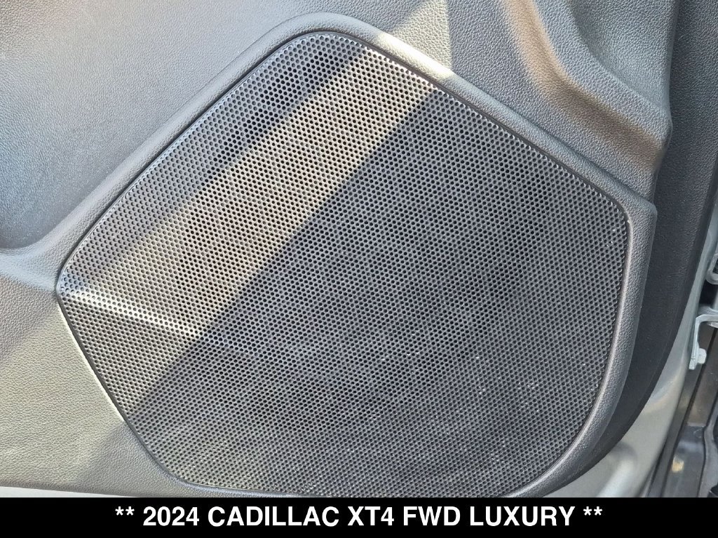 Used 2024 Cadillac XT4 Luxury w/ Cold Weather Package FWD image 24