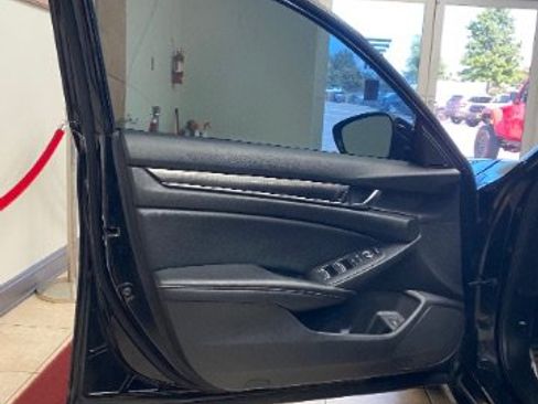 Used 2021 Honda Accord Sport image 9