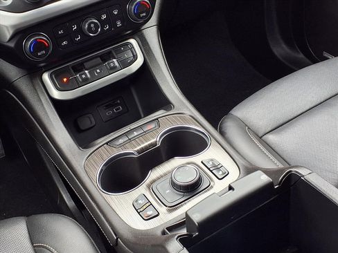 Used 2023 GMC Acadia SLT image 11