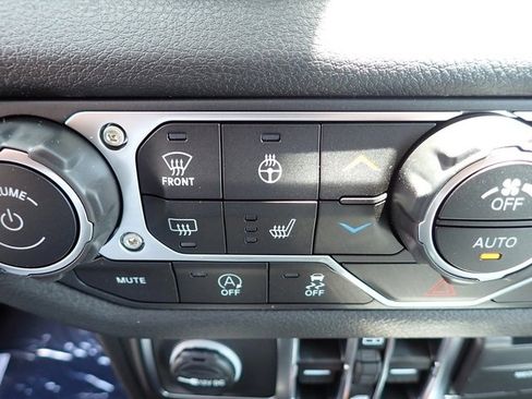 New 2025 Jeep Gladiator Sport image 19