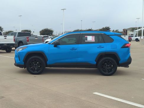 Used 2021 Toyota RAV4 LE image 9