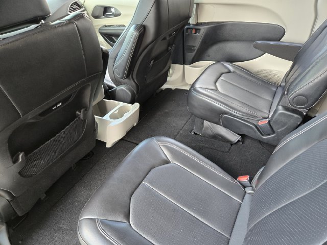 Certified 2024 Chrysler Pacifica Touring-L FWD image 28