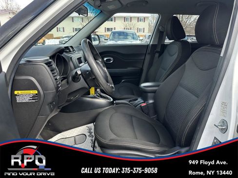Used 2015 Kia Soul + image 19