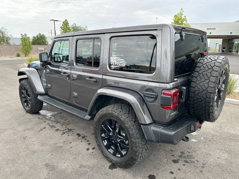 Used 2021 Jeep Wrangler Unlimited Sahara AWD/4WD image 2
