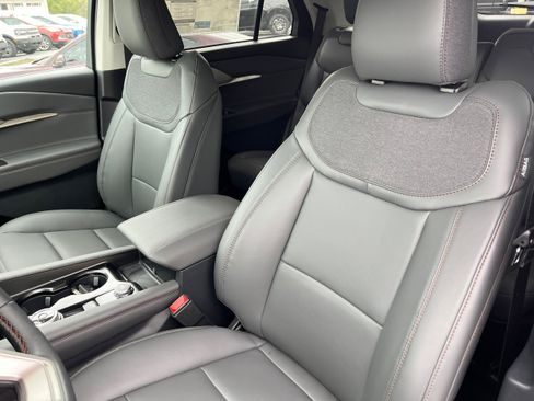 New 2026 Ford Explorer Active w/ Active Comfort Package AWD/4WD image 8