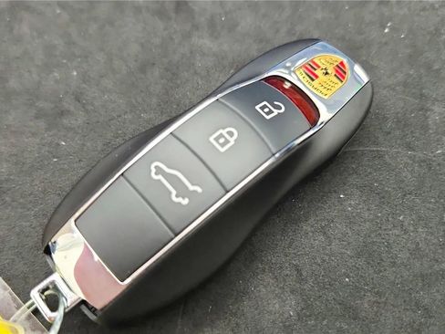 Used 2022 Porsche Macan S AWD/4WD image 21