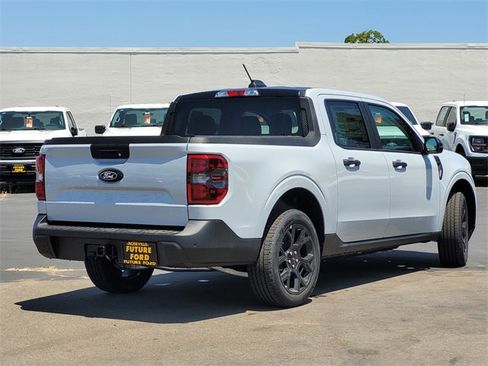 New 2025 Ford Maverick Lariat w/ Black Appearance Package image 4