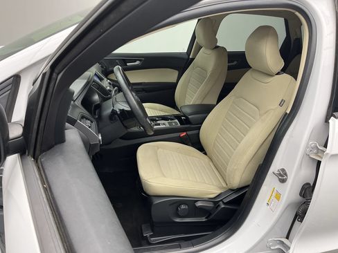 Certified 2019 Ford Edge SE w/ Cargo Accessory Package AWD/4WD image 9