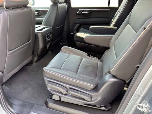 Used 2025 Chevrolet Suburban Premier image 15