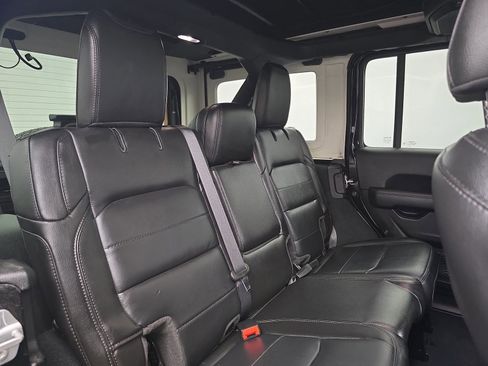 Used 2022 Jeep Wrangler Unlimited Sahara image 33
