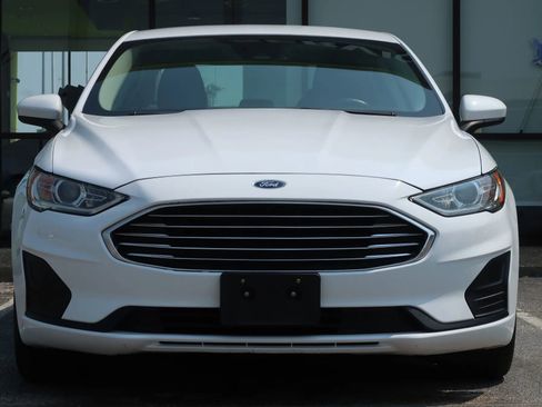 Used 2019 Ford Fusion SE FWD image 1